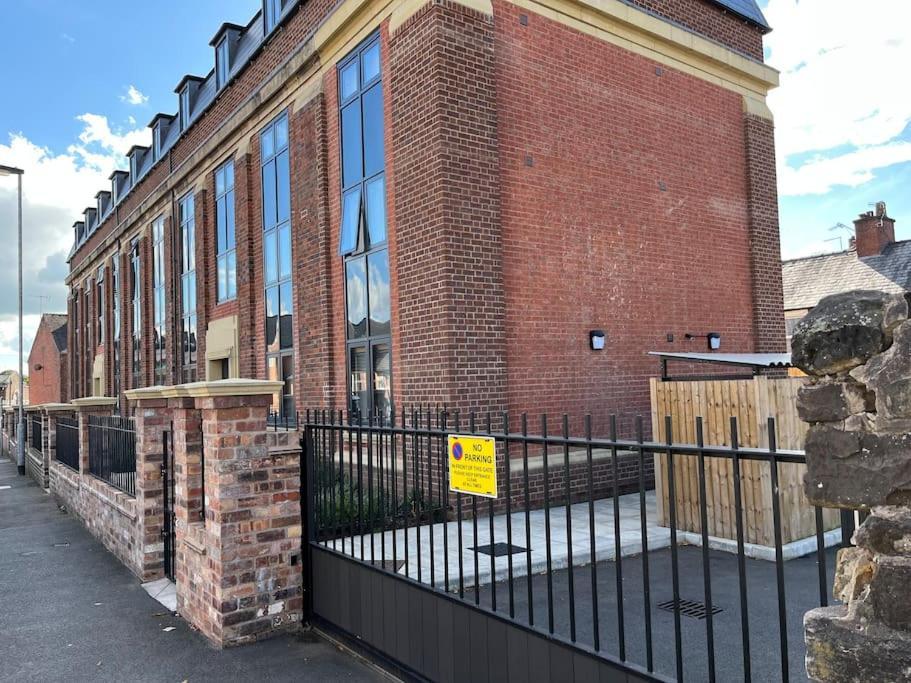 No5 At 53 - 2 Bed Apartment In Leek, Staffs Peak District Exterior foto