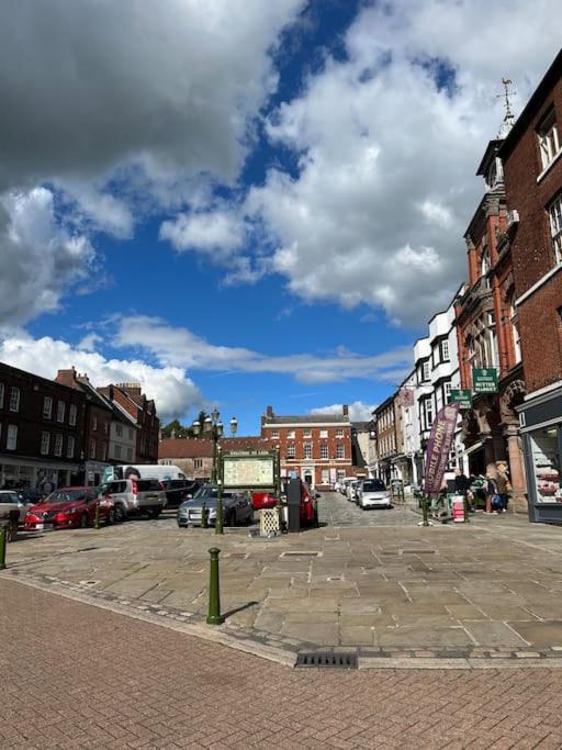 No5 At 53 - 2 Bed Apartment In Leek, Staffs Peak District Exterior foto